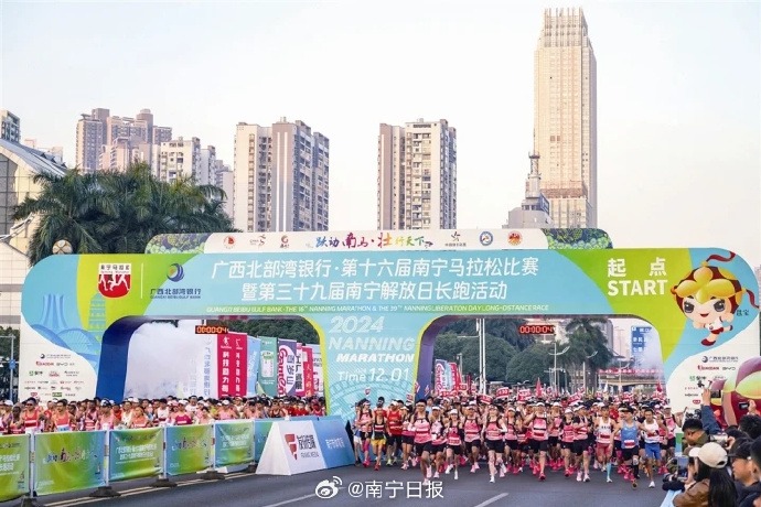 显示出了他